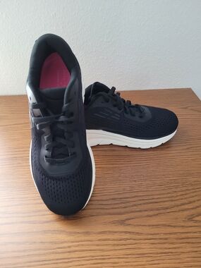 Easy Spirit Women's Black Athletic Running Shoes with White Midsole